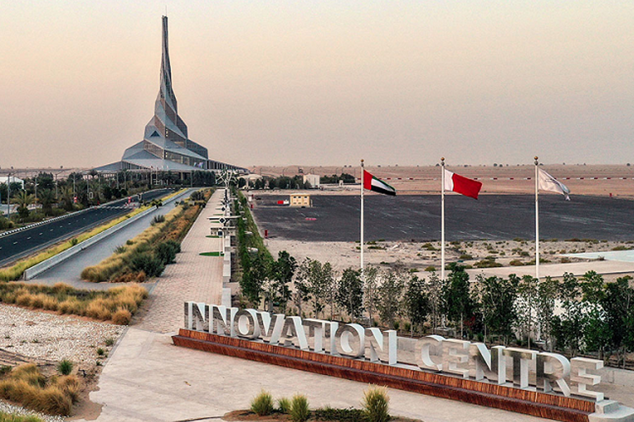 يعد مركز الابتكار التابع لهيئة كهرباء ومياه دبي منصة رائدة تعزز مكانة دبي كمركز عالمي للاستدامة والمبادرات الخضراء