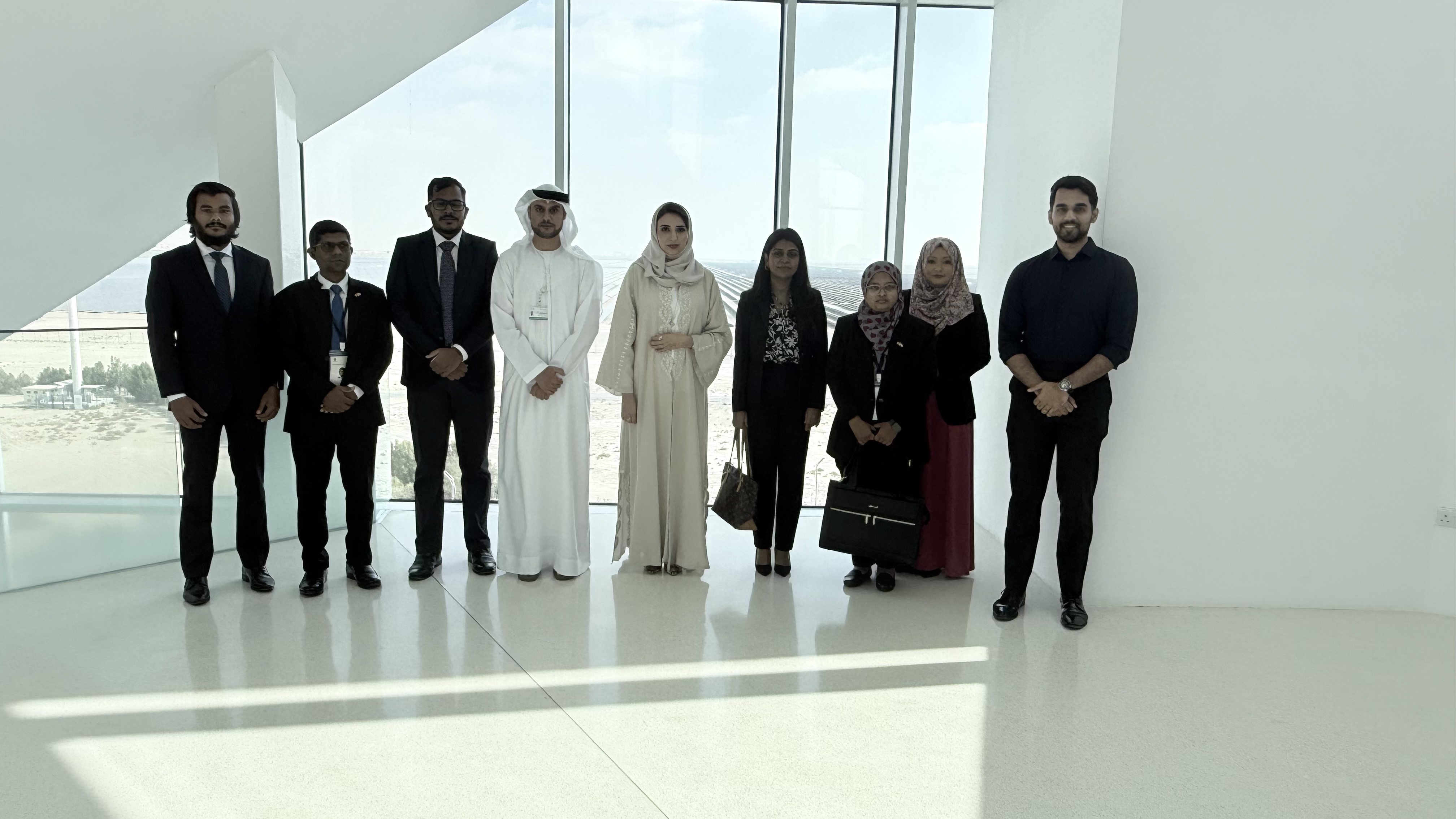 وفد رفيع المستوى من جمهورية المالديف يَطّلع على أفضل ممارسات هيئة كهرباء ومياه دبي في مجال الطاقة المتجددة وفد رفيع المستوى من جمهورية المالديف يَطّلع على أفضل ممارسات هيئة كهرباء ومياه دبي في مجال الطاقة المتجددة
