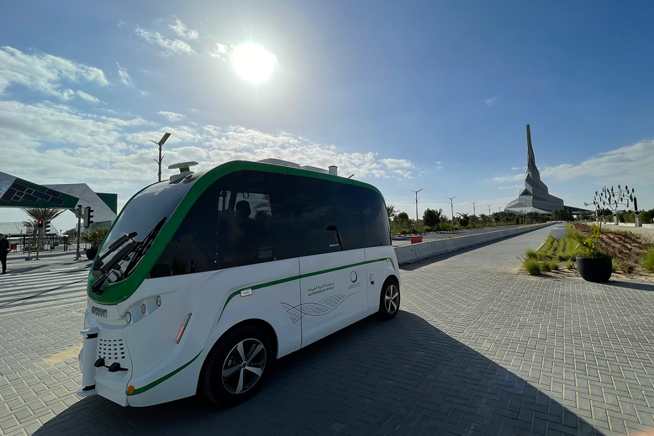 DEWA’s Innovation Centre provides visitors an experience to test autonomous electric buses DEWA’s Innovation Centre provides visitors an experience to test autonomous electric buses